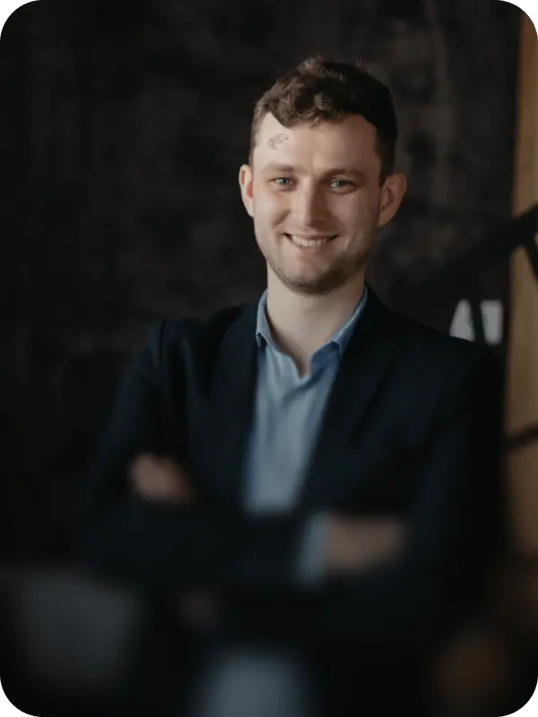 Para condensar relatórios, extrair insights críticos e traduzir documentos de forma fluida para colaboração internacional.